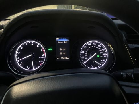 Used 2018 Toyota Camry LE w/ Moonroof Package image 19