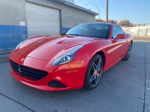 Used 2015 Ferrari California T image 16