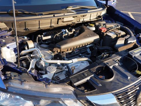 Used 2020 Nissan Rogue SV image 17