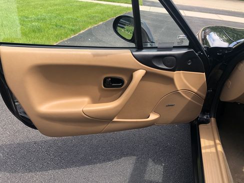 Used 2000 MAZDA MX-5 Miata RWD image 16