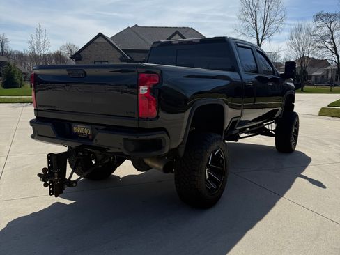 Used 2022 Chevrolet Silverado 2500 LTZ w/ LTZ Plus Package image 9