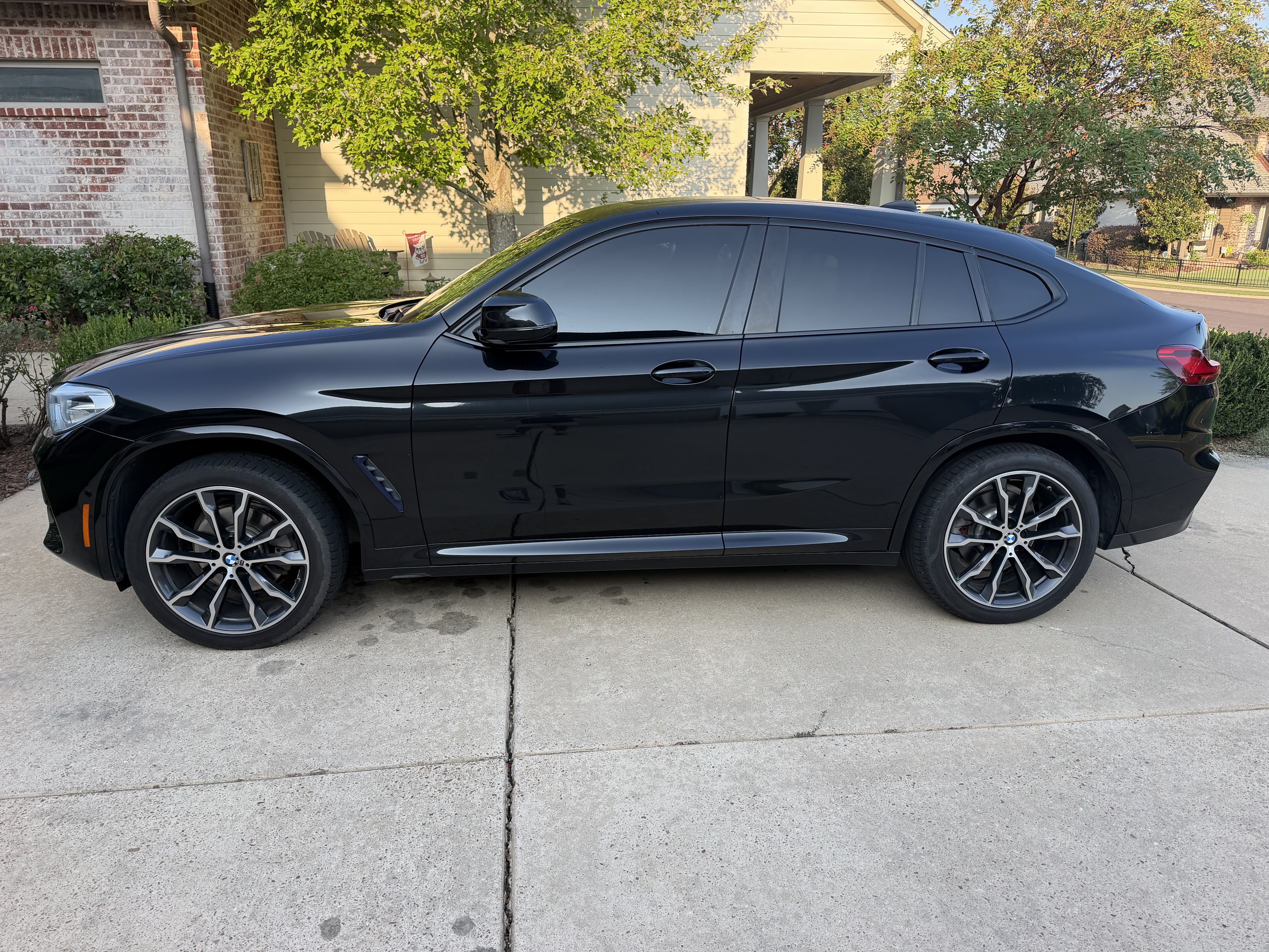 Used 2019 BMW X4 xDrive30i w/ M Sport Package 2 AWD/4WD image 1