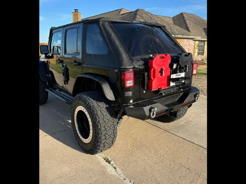 Used 2012 Jeep Wrangler Unlimited Rubicon AWD/4WD image 9