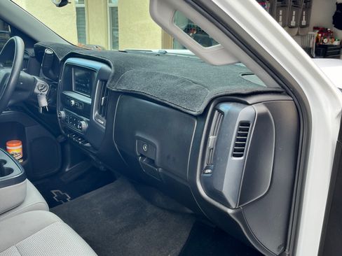 Used 2018 Chevrolet Silverado 1500 Custom w/ Custom Value Package image 1