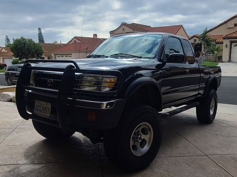 Used 1999 Toyota Tacoma 4x4 Xtracab V6 image 1