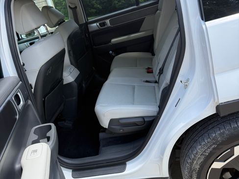 Used 2025 Hyundai Santa Fe SEL AWD/4WD image 5
