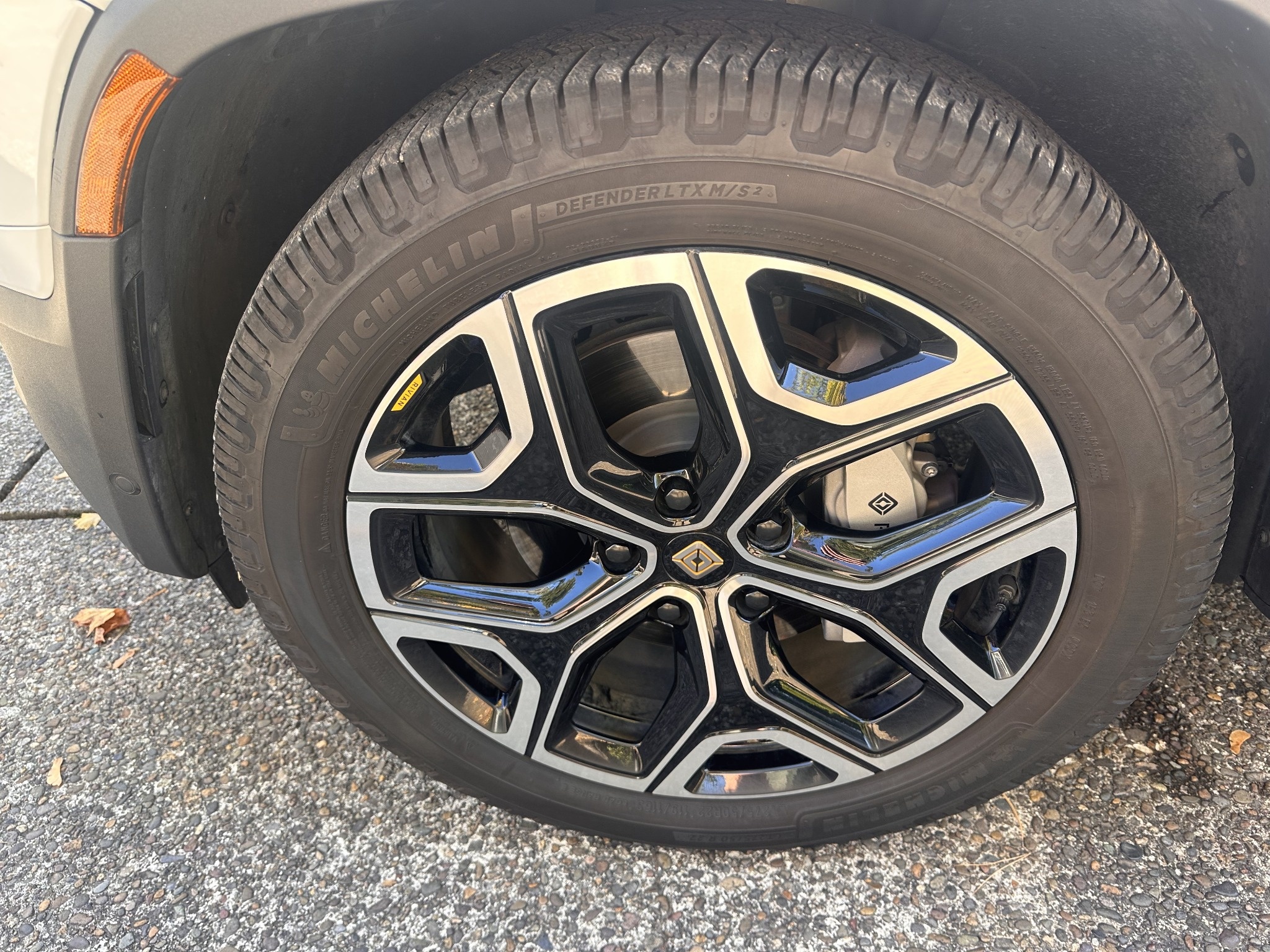Used 2025 Rivian R1S Adventure Dual AWD/4WD image 19