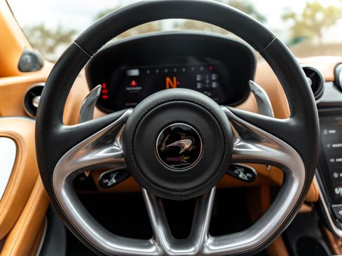 Used 2020 McLaren GT image 21