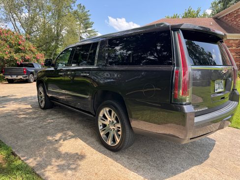 Used 2016 Cadillac Escalade ESV Premium AWD/4WD image 4