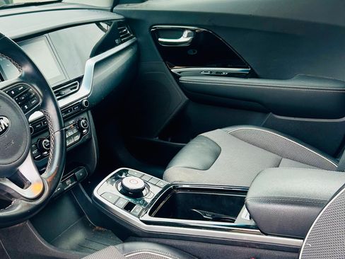 Used 2020 Kia Niro EX image 8