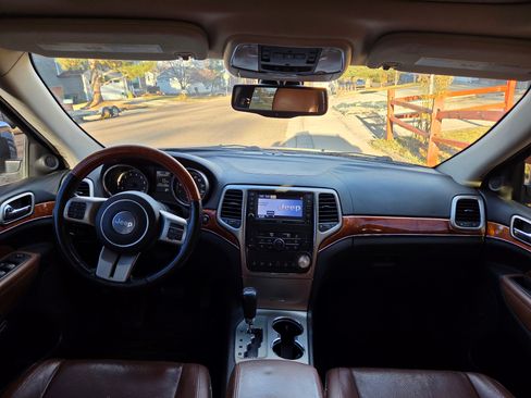 Used 2013 Jeep Grand Cherokee Overland image 19