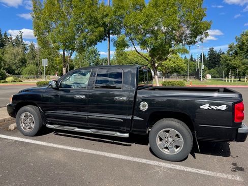 Used 2006 Dodge Dakota Laramie w/ Mopar Chrome Edition Group AWD/4WD image 2