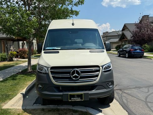 Used 2024 Mercedes-Benz Sprinter 2500 image 6