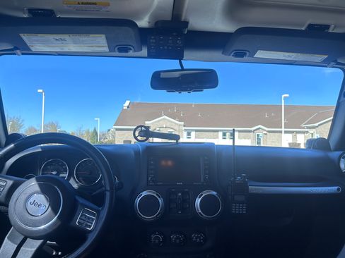 Used 2013 Jeep Wrangler Unlimited Rubicon w/ Connectivity Group image 6