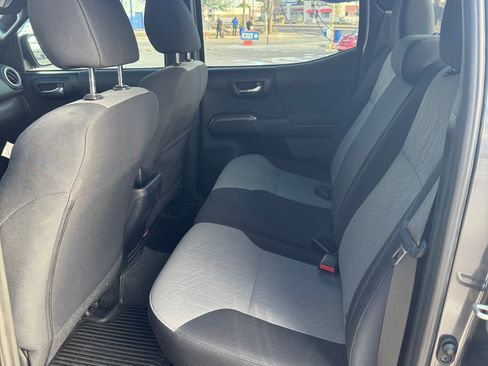 Used 2020 Toyota Tacoma TRD Off-Road image 15