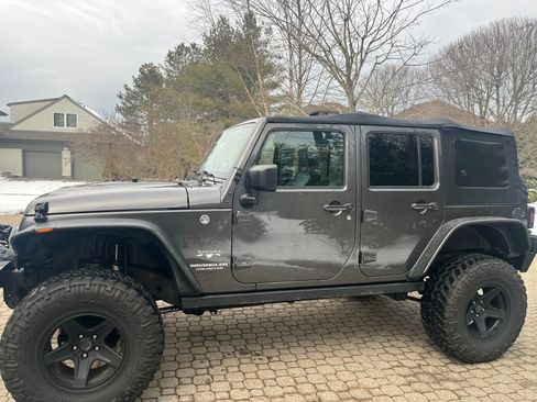 Used 2016 Jeep Wrangler Unlimited Sahara w/ Connectivity Group image 2