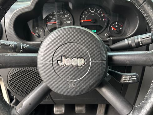 Used 2007 Jeep Wrangler Unlimited X image 12