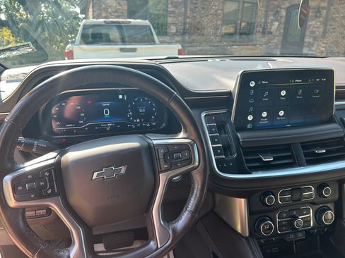 Used 2022 Chevrolet Suburban Z71 w/ Luxury Package AWD/4WD image 11
