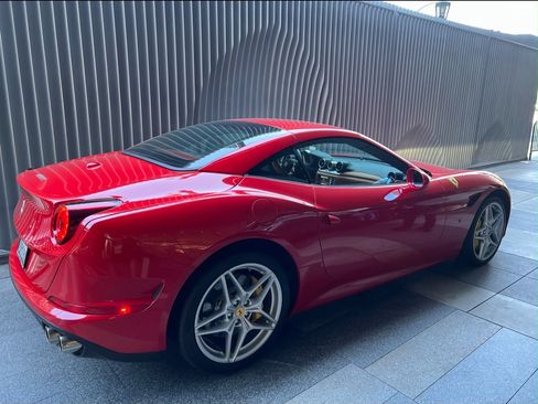 Used 2017 Ferrari California T RWD image 5