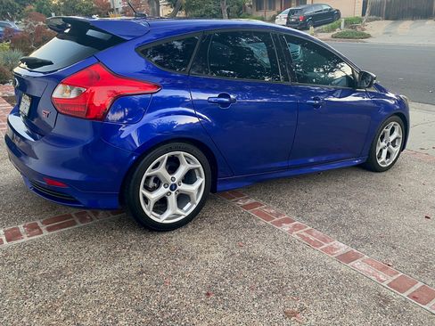 Used 2014 Ford Focus ST w/ Equipment Group 202A image 5