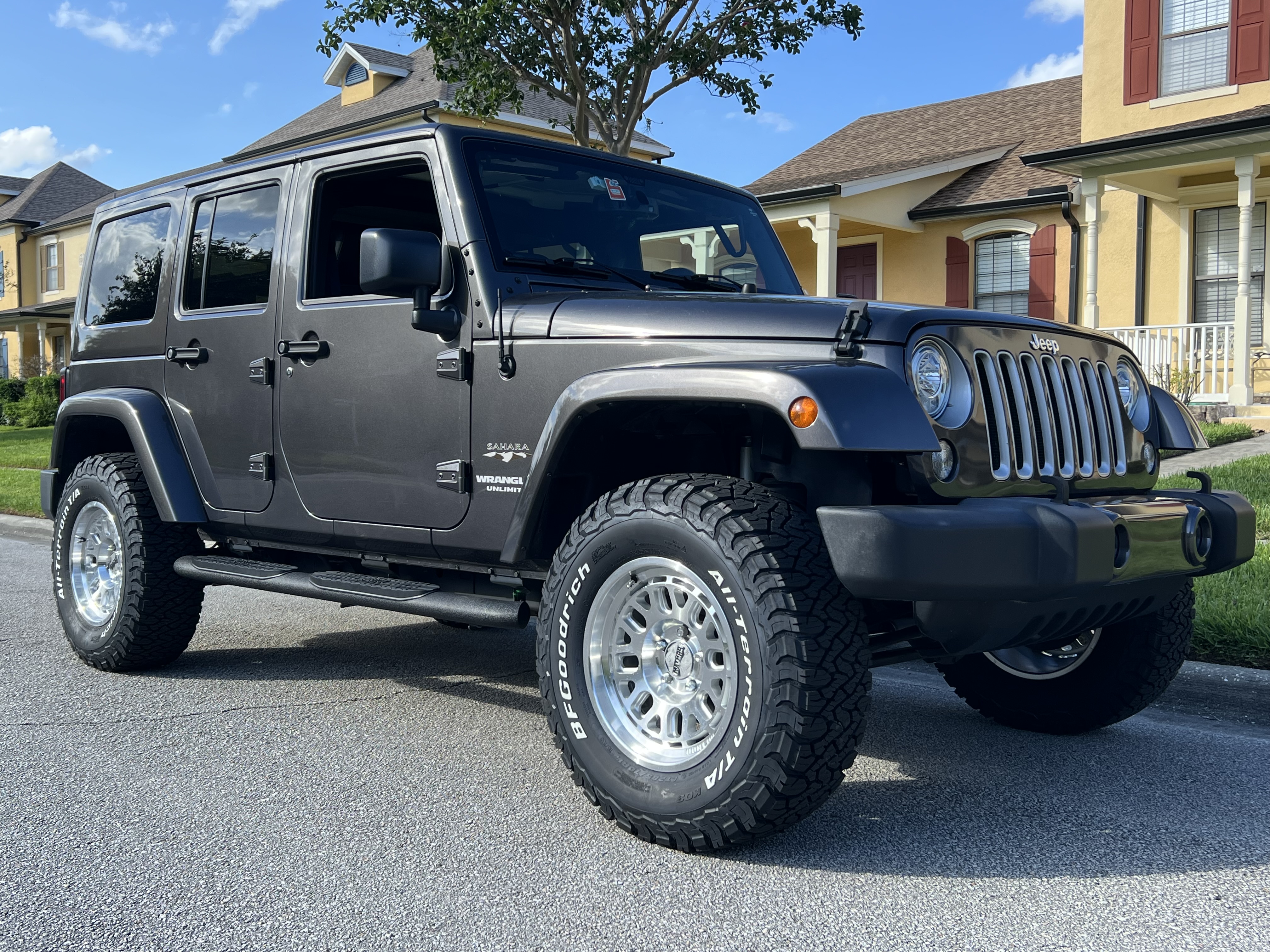 Used 2017 Jeep Wrangler Unlimited Sahara w/ Connectivity Group AWD/4WD image 1