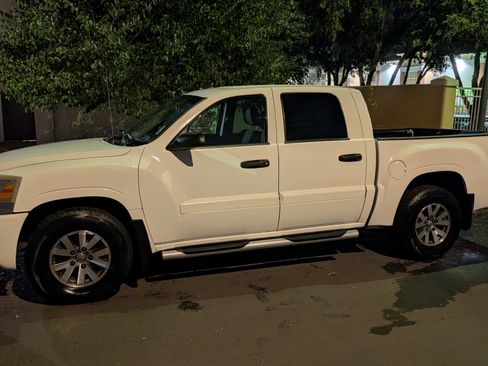 Used 2007 Mitsubishi Raider LS image 25