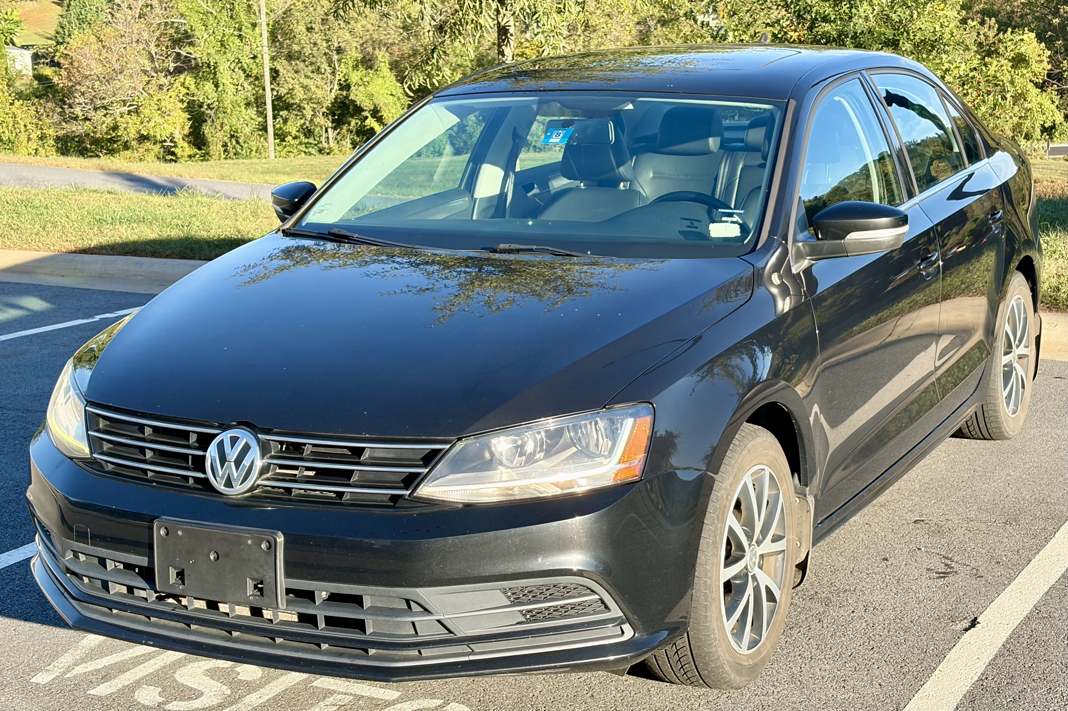 Used 2017 Volkswagen Jetta SE FWD image 2