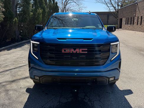 Used 2022 GMC Sierra 1500 Elevation w/ Elevation Premium Package image 2