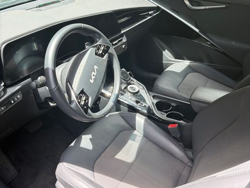 Used 2023 Kia Niro EX FWD image 6