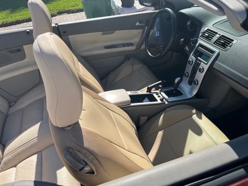 Used 2011 Volvo C70 T5 w/ Convenience Pkg image 6