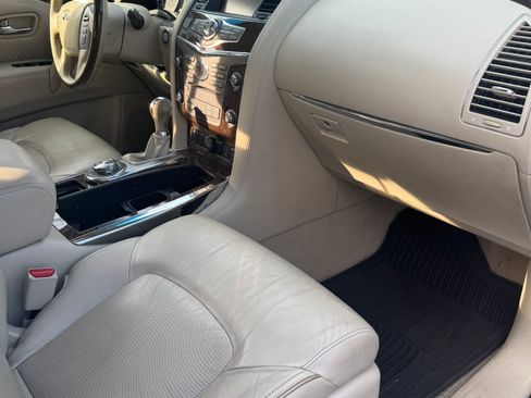Used 2016 INFINITI QX80 4WD w/ Driver's Assistance Package image 11
