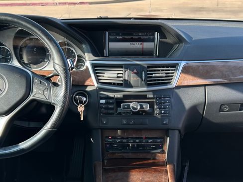 Used 2013 Mercedes-Benz E 350 4MATIC Sedan image 16