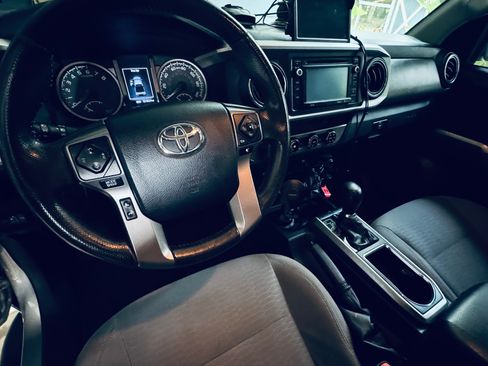 Used 2016 Toyota Tacoma SR5 image 9