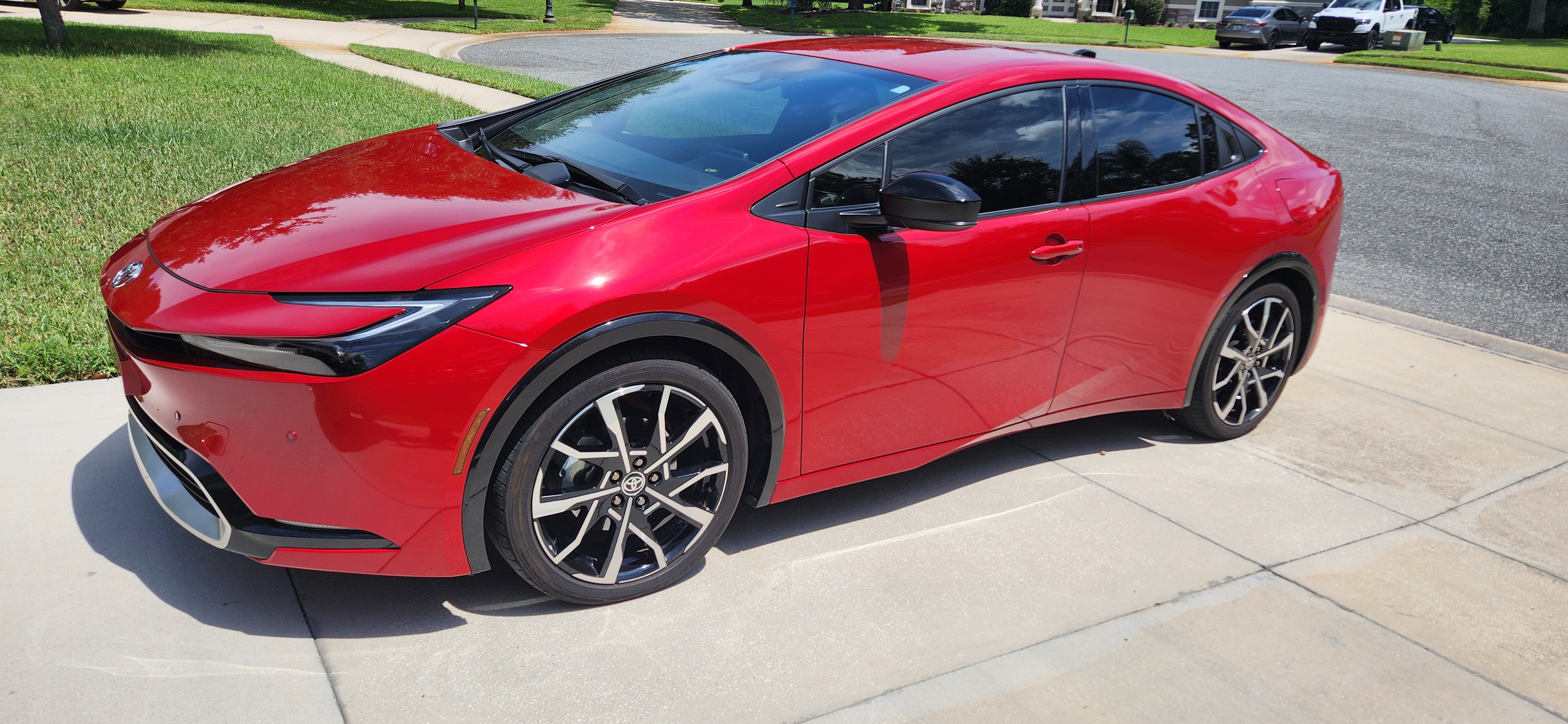 Used 2026 Toyota Prius Plug-In Hybrid FWD image 9