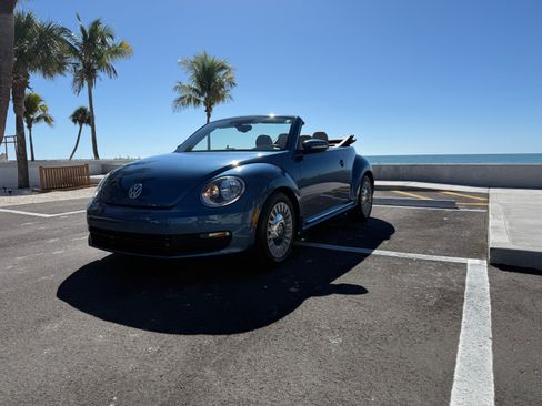 Used 2016 Volkswagen Beetle 1.8T S image 1