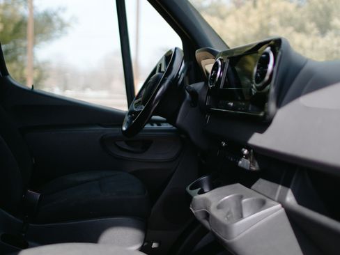 Used 2020 Mercedes-Benz Sprinter 3500 image 13