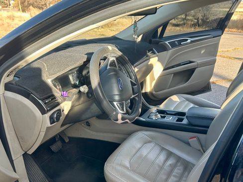 Used 2017 Ford Fusion SE image 16