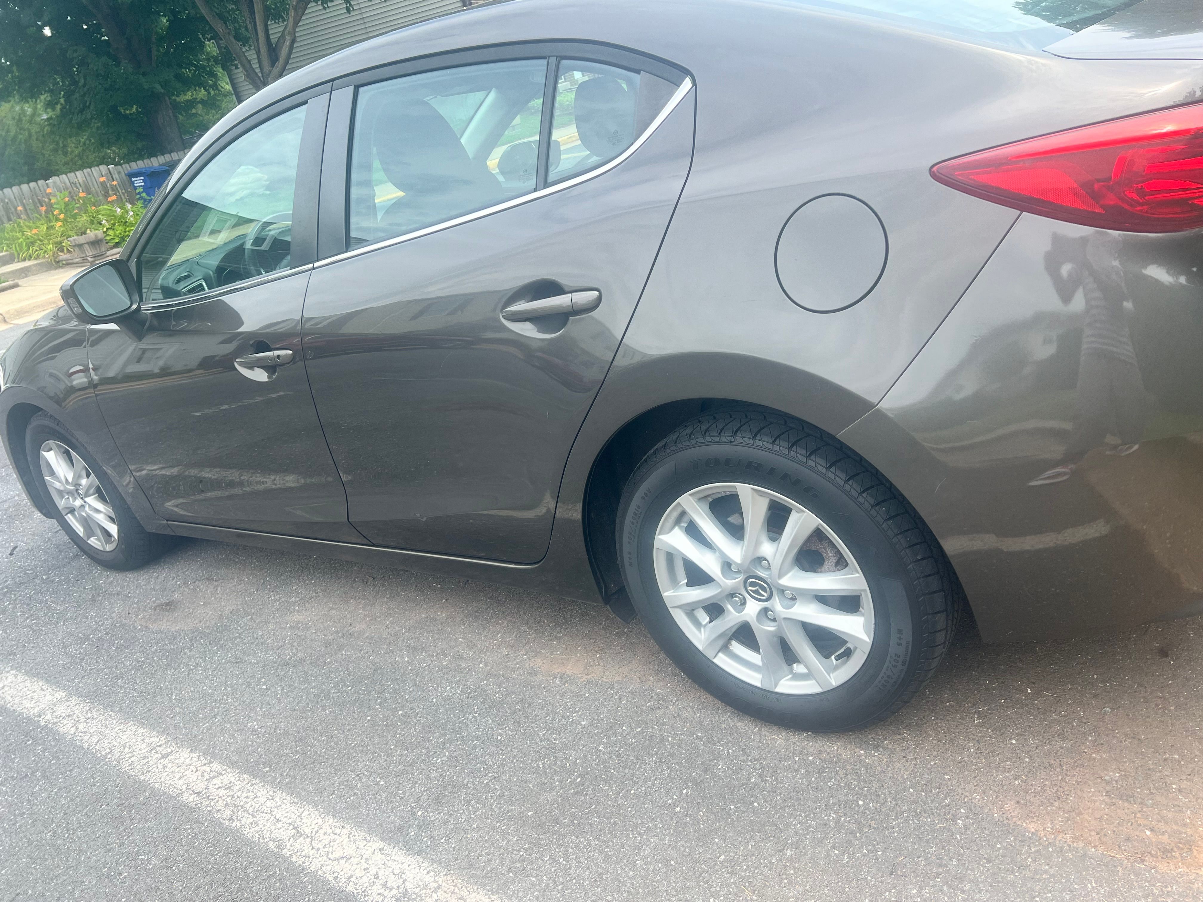 Used 2014 MAZDA MAZDA3 i Touring w/ Technology Package FWD image 6