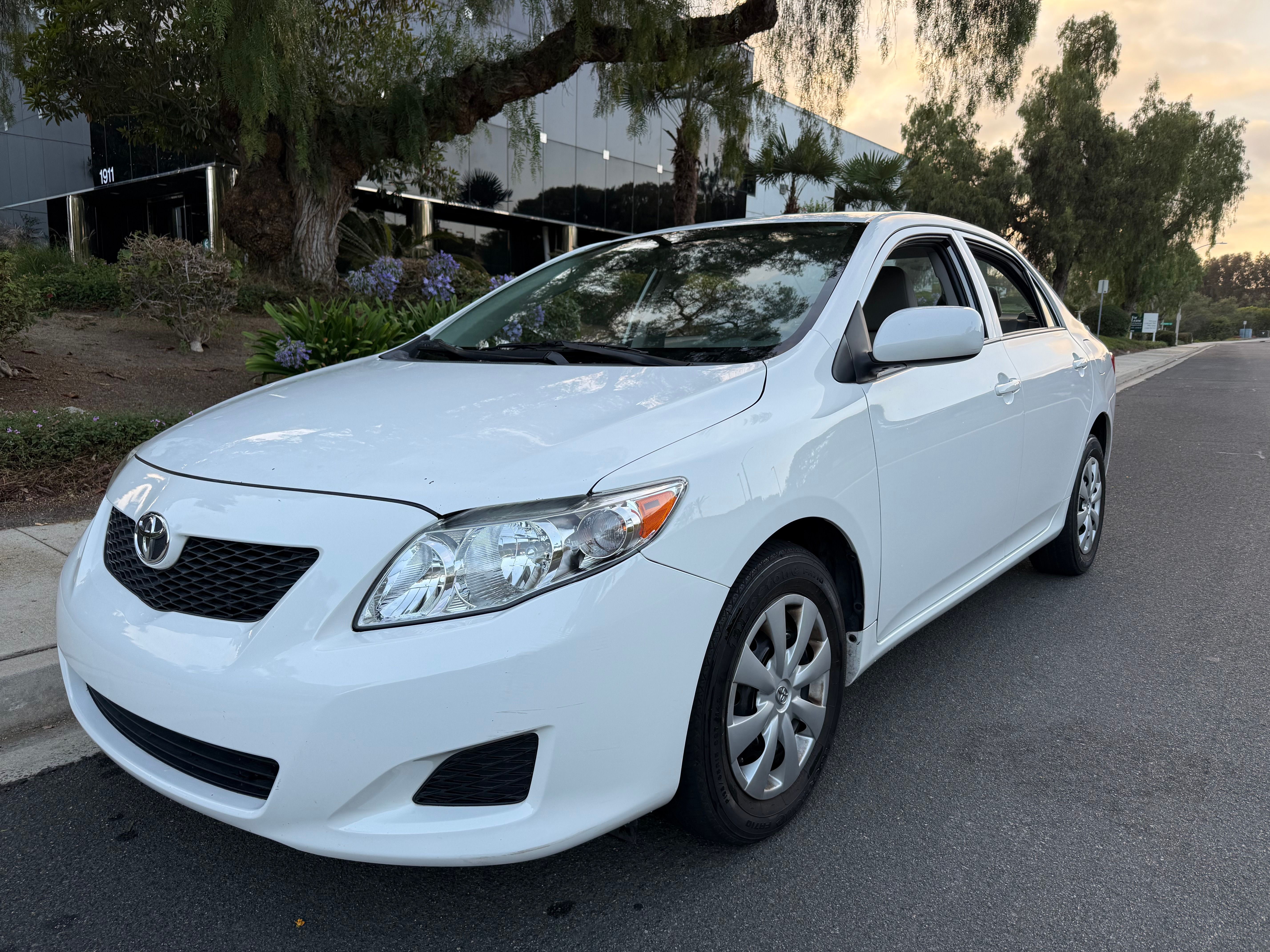 Used 2010 Toyota Corolla LE FWD image 1