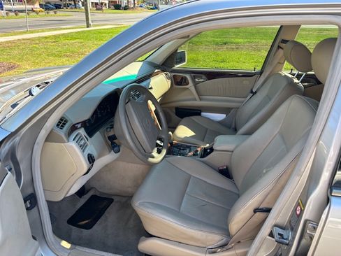Used 1999 Mercedes-Benz E 300 Sedan image 4