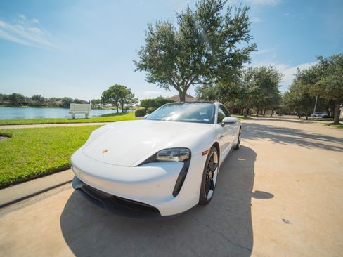 Used 2022 Porsche Taycan RWD image 1