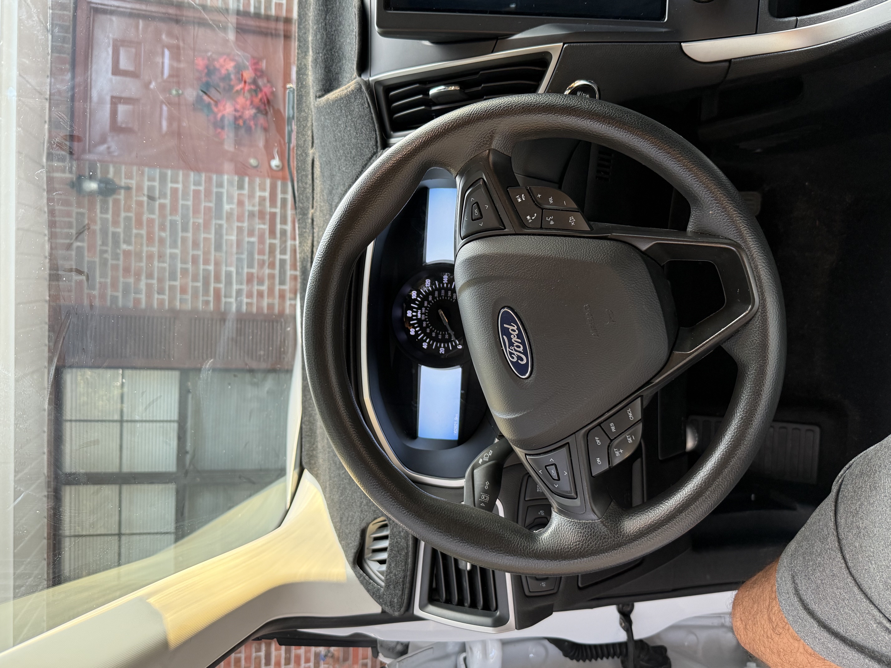 Used 2021 Ford Edge SE FWD image 12
