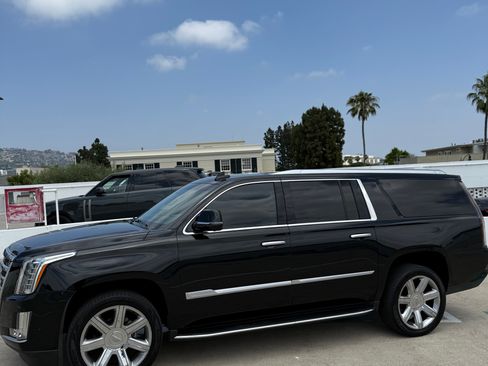 Used 2019 Cadillac Escalade ESV Luxury image 11