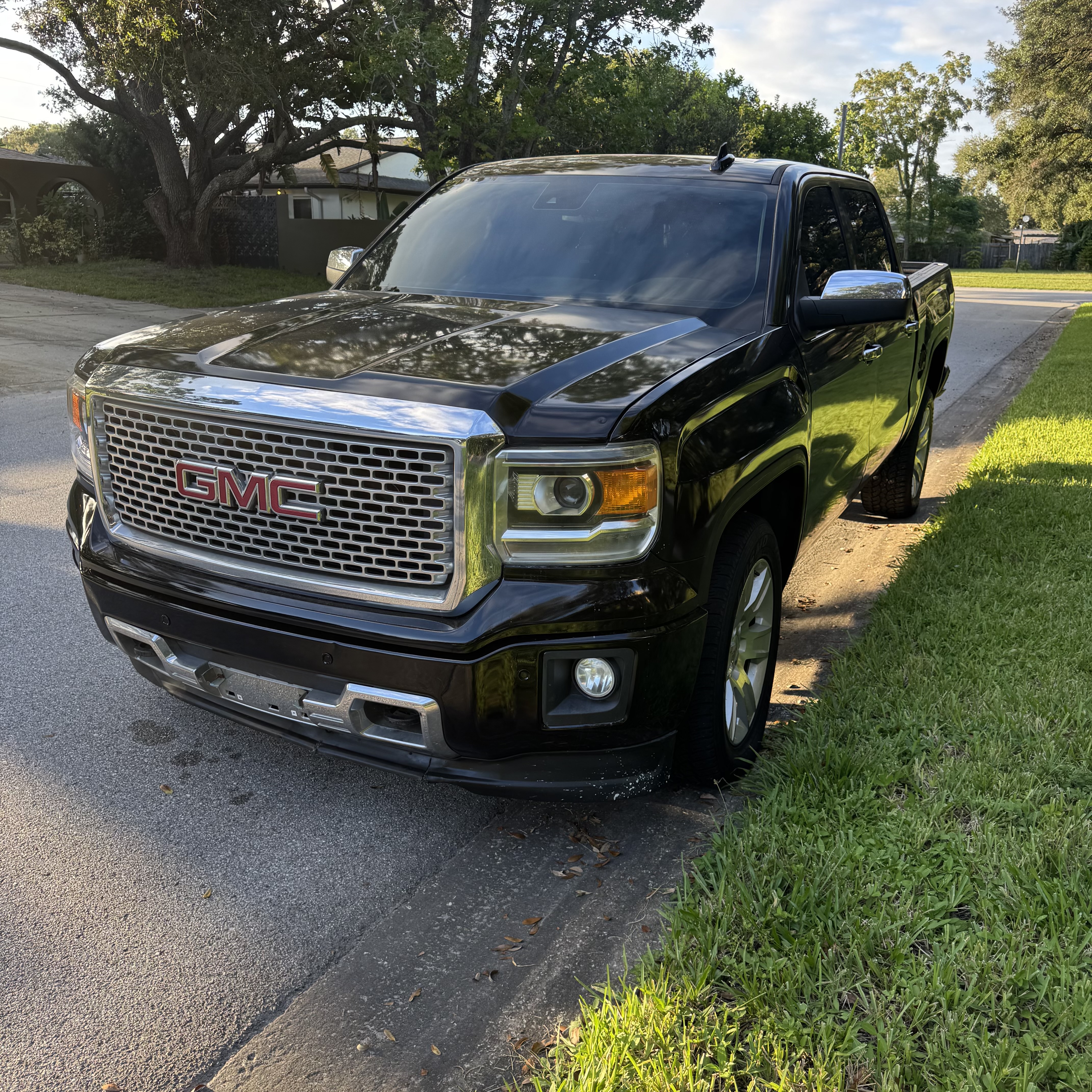 Used 2015 GMC Sierra 1500 Denali w/ Driver Alert Package AWD/4WD image 12