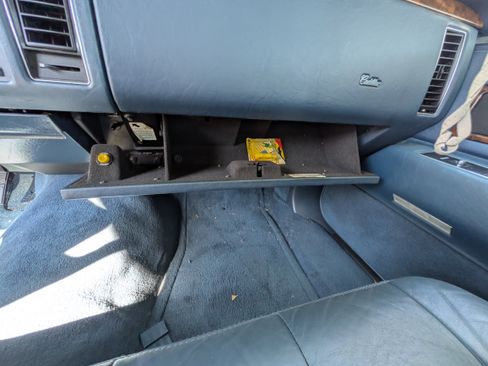 Used 1993 Cadillac Fleetwood Sedan image 14