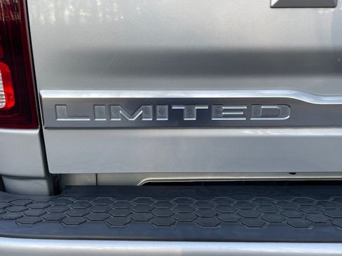 Used 2018 RAM 3500 Laramie Longhorn image 8