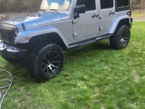 Used 2018 Jeep Wrangler Unlimited Sahara image 4