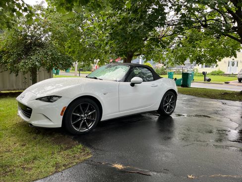 Used 2018 MAZDA MX-5 Miata Grand Touring image 1