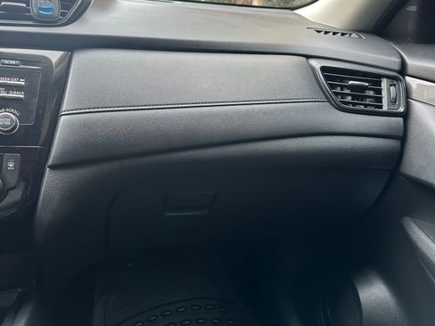 Used 2017 Nissan Rogue SV w/ Midnight Edition Package image 14