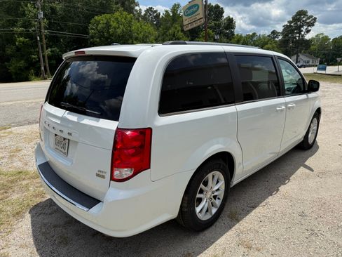 Used 2019 Dodge Grand Caravan SXT FWD image 12